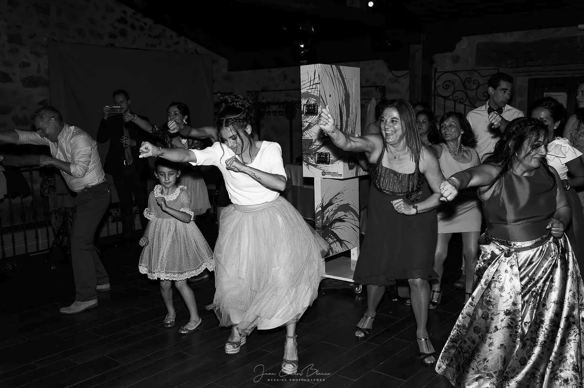 Boda Ermita de Nuestra Señora de Sonsoles: Oscar y Noemi, reportaje documental de Juan Carlos Blanco, fotógrafo de bodas en Ávila (4 de 9)