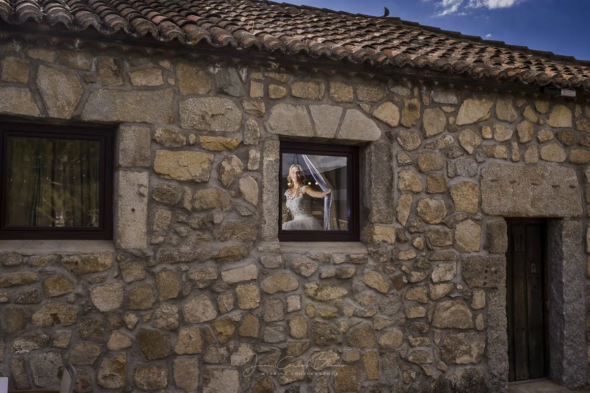 Boda en la Torre del Mayorazgo, Villatoro (Ávila), reportaje documental de Juan Carlos Blanco, fotógrafo de bodas en Ávila (8 de 9)