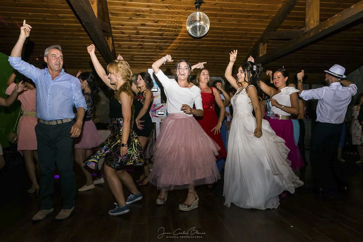 Boda Ermita de Nuestra Señora de Sonsoles: Oscar y Noemi, reportaje documental de Juan Carlos Blanco, fotógrafo de bodas en Ávila (3 de 9)