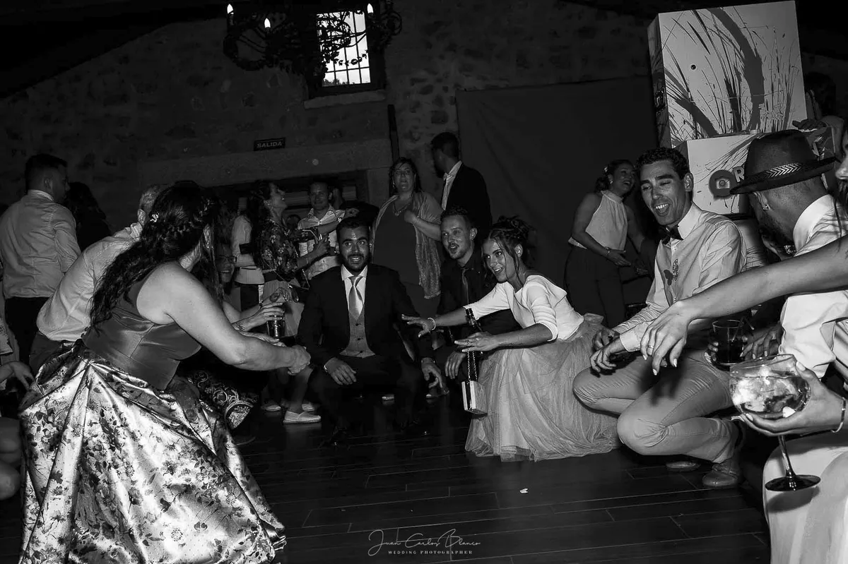 Boda Ermita de Nuestra Señora de Sonsoles: Oscar y Noemi, reportaje documental de Juan Carlos Blanco, fotógrafo de bodas en Ávila (6 de 9)