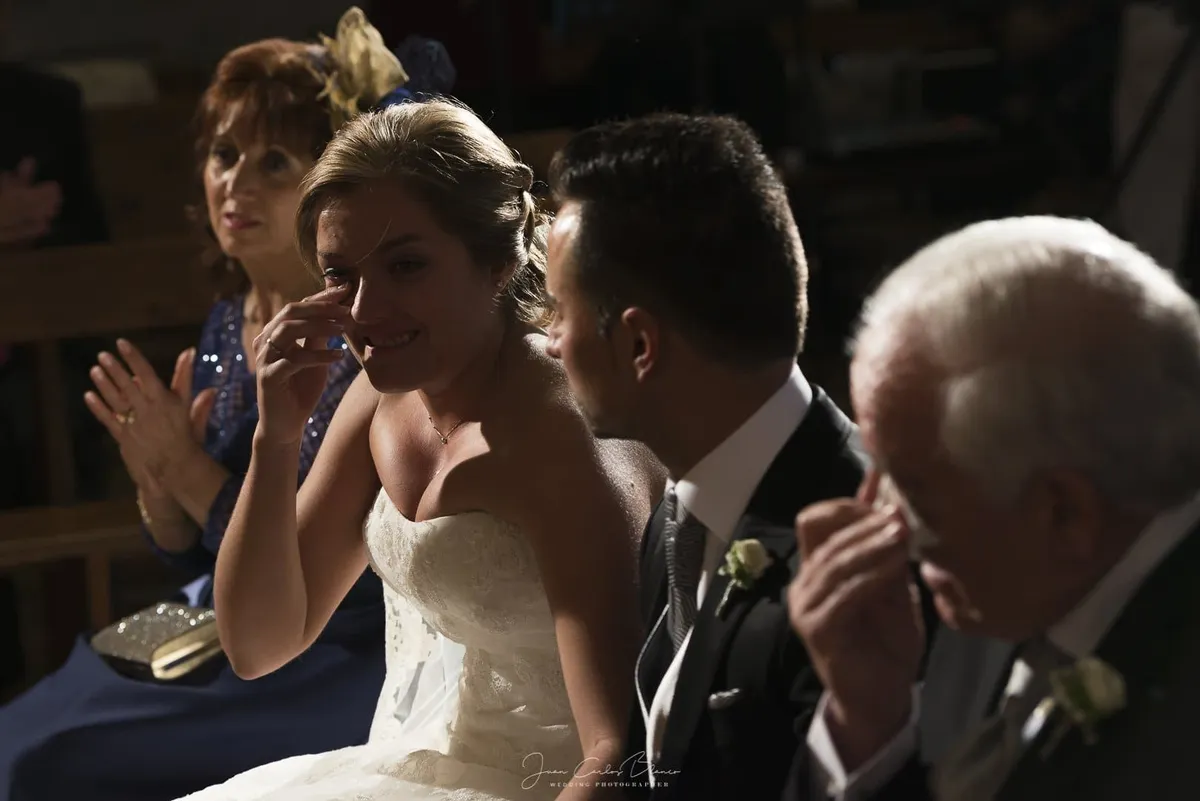 Boda Iglesia de San Antonio: Esther y Diego, reportaje documental de Juan Carlos Blanco, fotógrafo de bodas en Ávila (8 de 9)