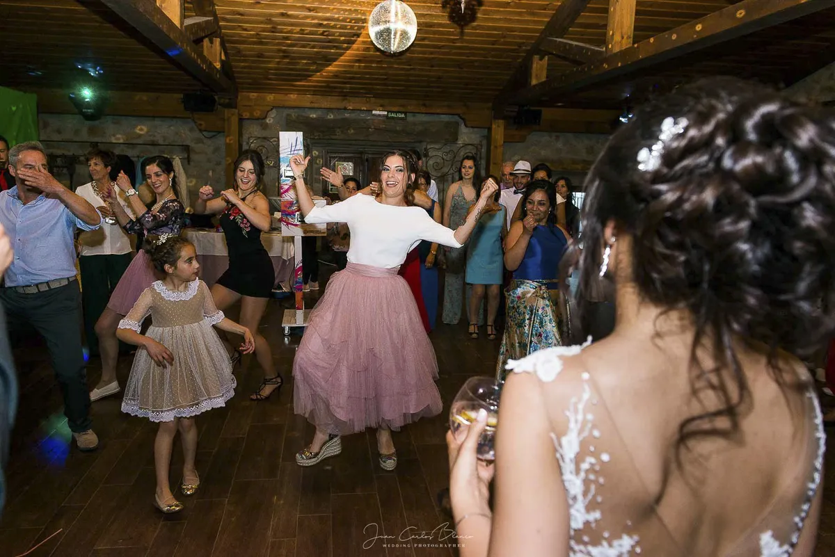 Boda Ermita de Nuestra Señora de Sonsoles: Oscar y Noemi, reportaje documental de Juan Carlos Blanco, fotógrafo de bodas en Ávila (5 de 9)